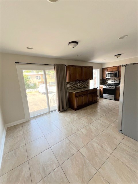 553 Lynn Court #B, Glendale Heights, IL 60139
