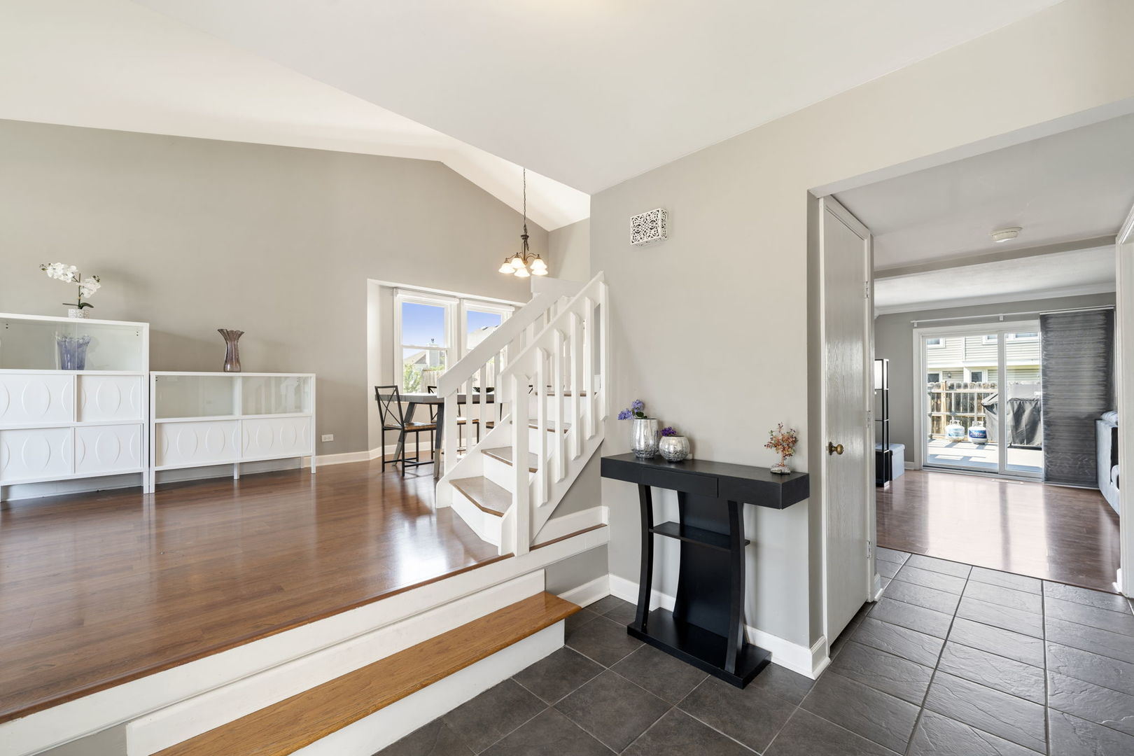 24 Fillmore Lane, Streamwood, IL 60107