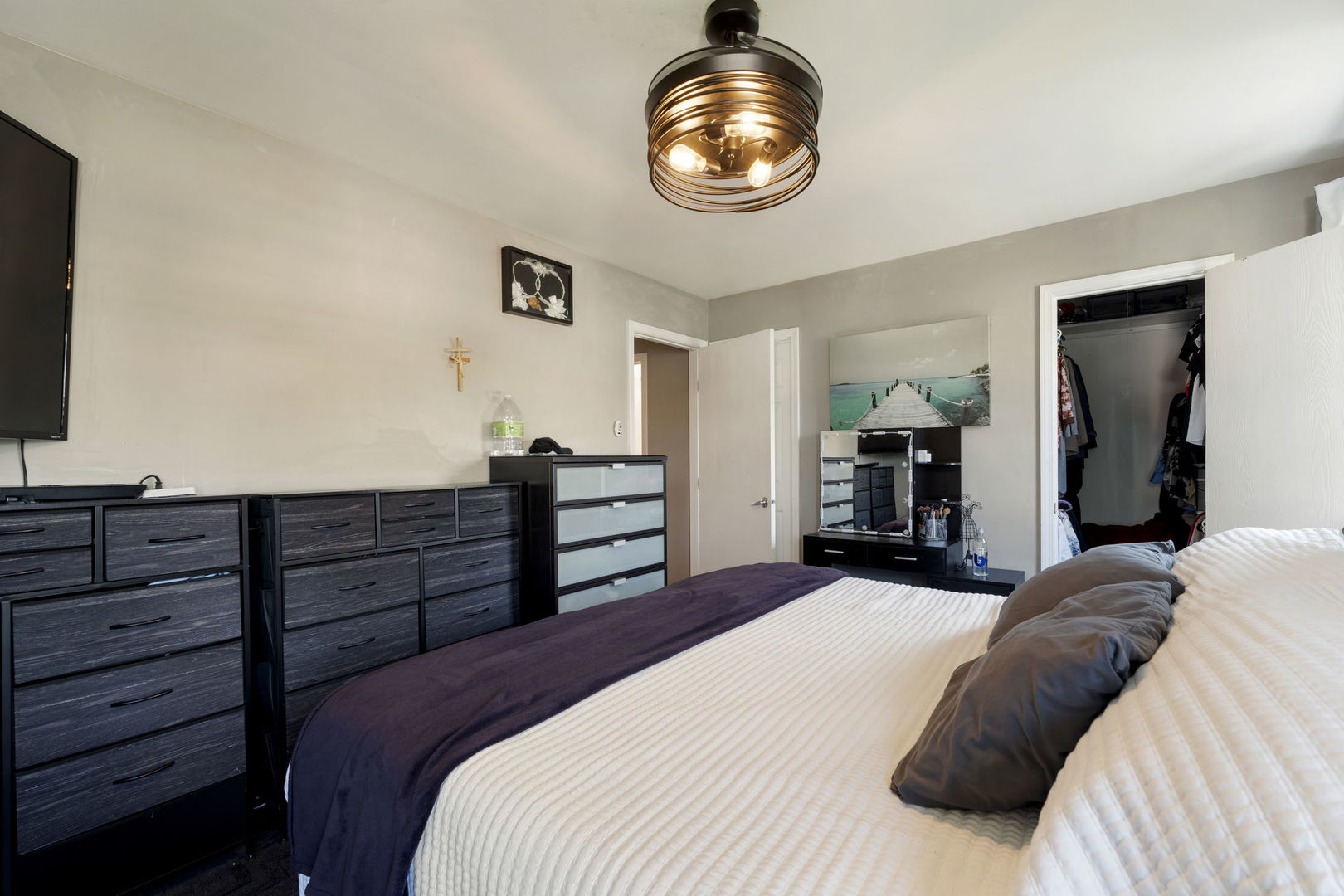 24 Fillmore Lane, Streamwood, IL 60107