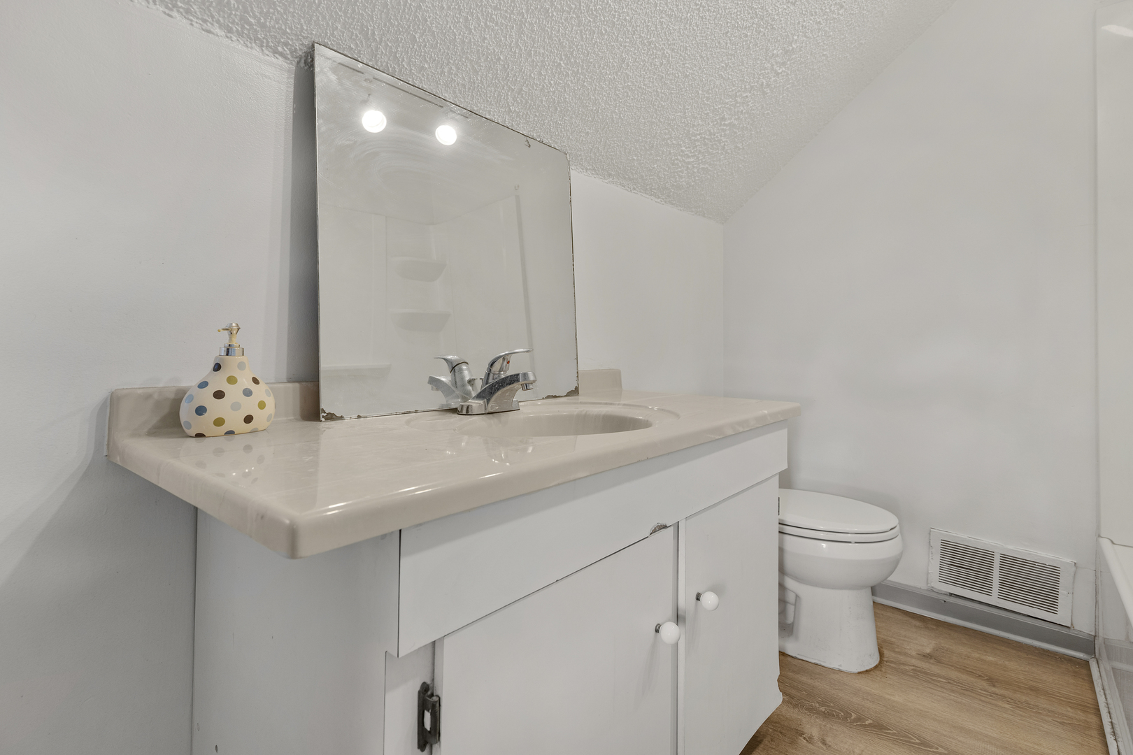 537 Hartford Avenue, Aurora, IL 60506