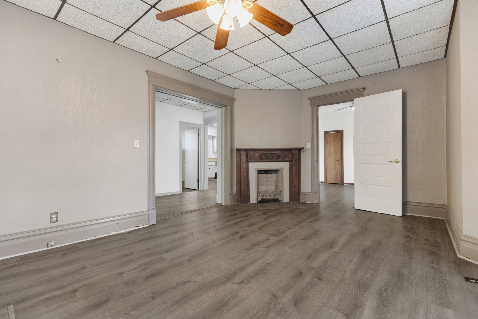 537 Hartford Avenue, Aurora, IL 60506