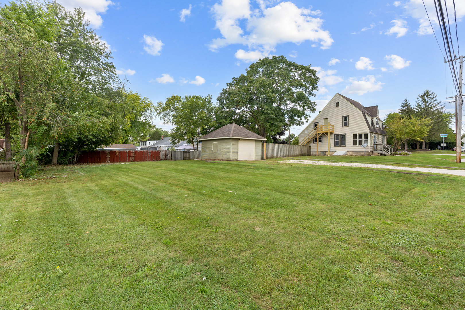 537 Hartford Avenue, Aurora, IL 60506