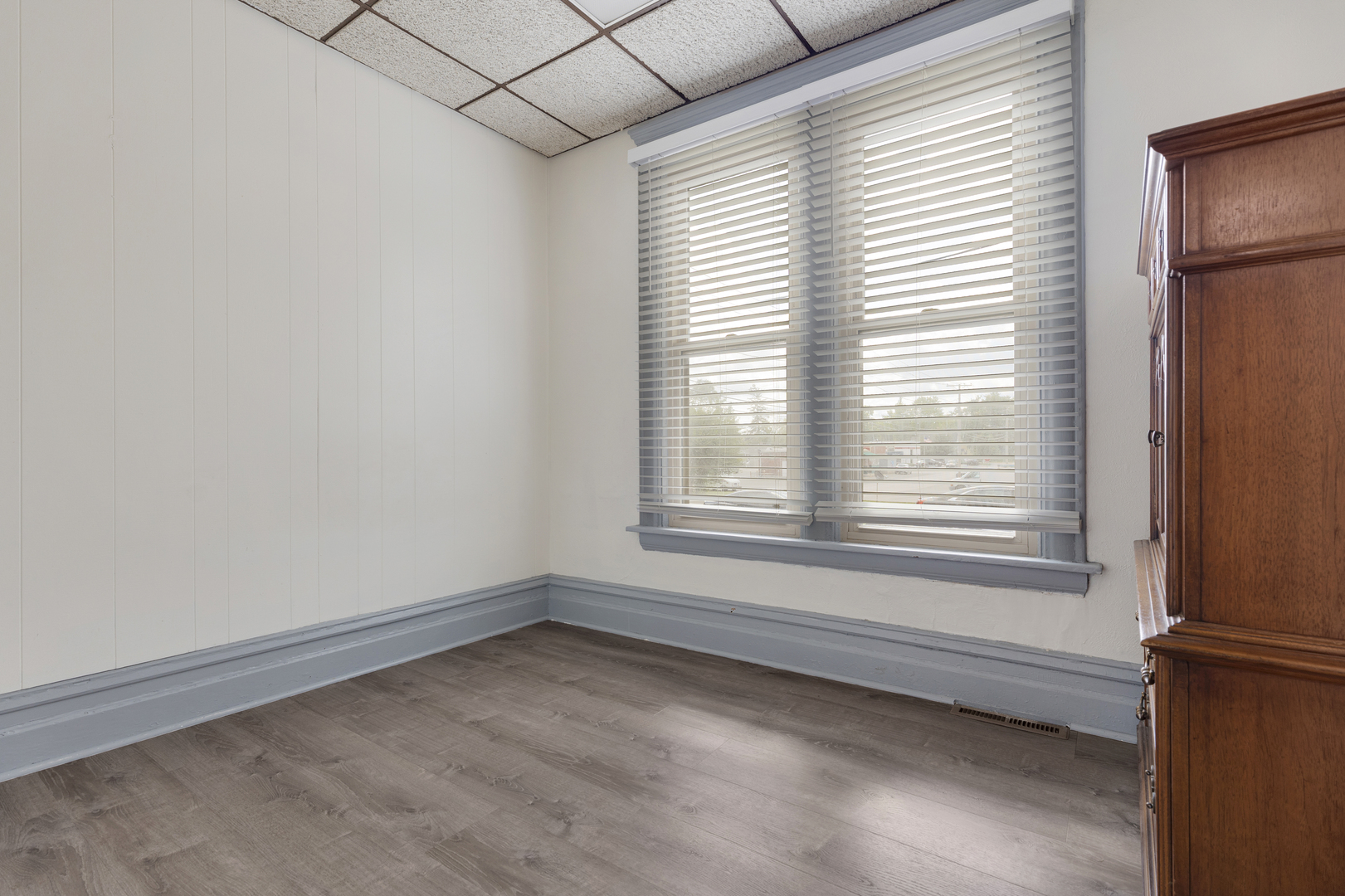 537 Hartford Avenue, Aurora, IL 60506