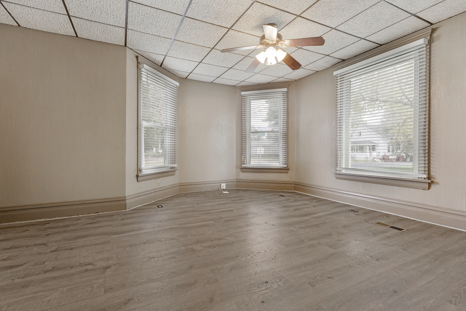 537 Hartford Avenue, Aurora, IL 60506