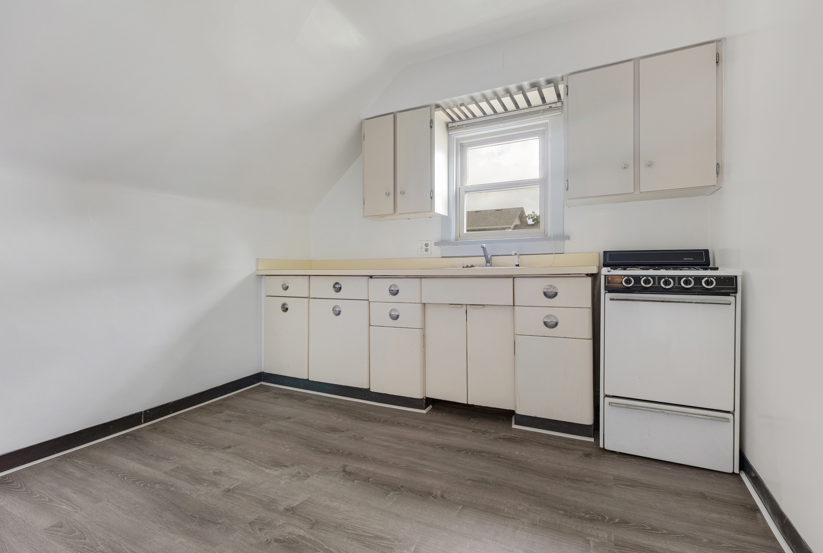 537 Hartford Avenue, Aurora, IL 60506