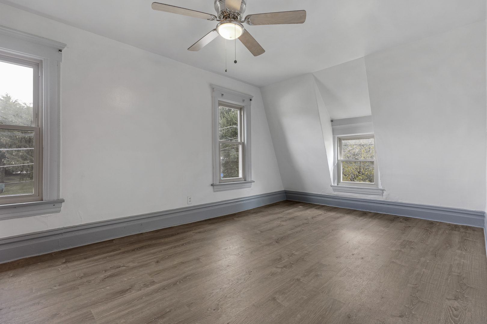 537 Hartford Avenue, Aurora, IL 60506