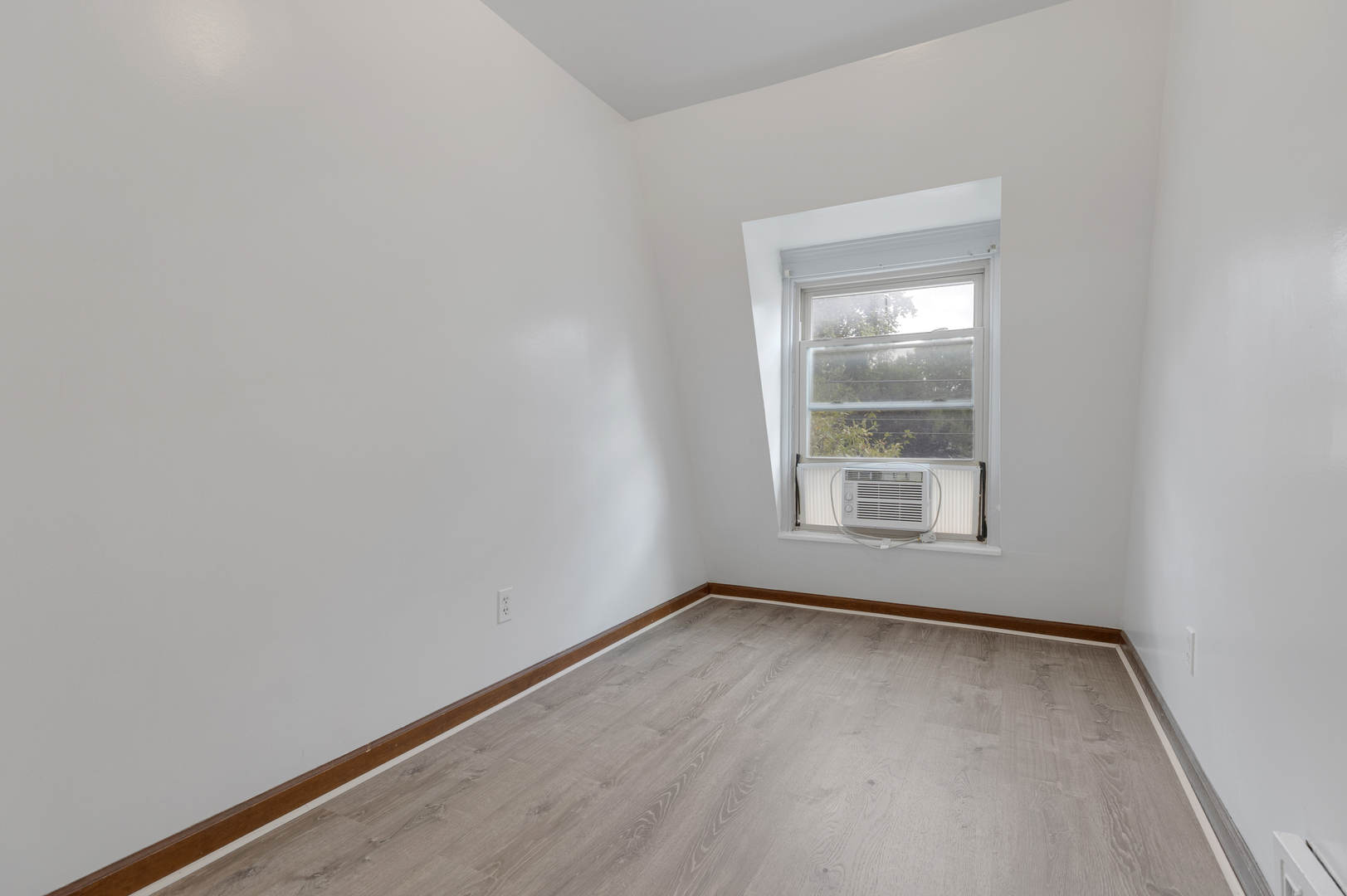 537 Hartford Avenue, Aurora, IL 60506