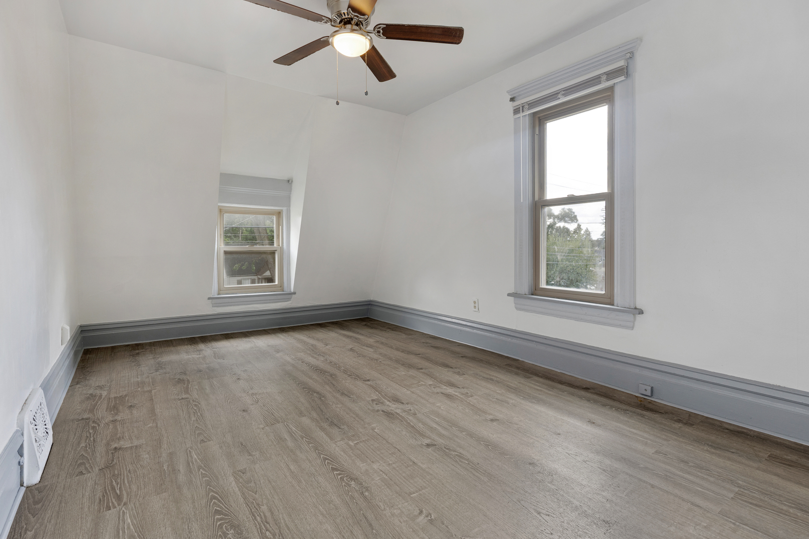 537 Hartford Avenue, Aurora, IL 60506