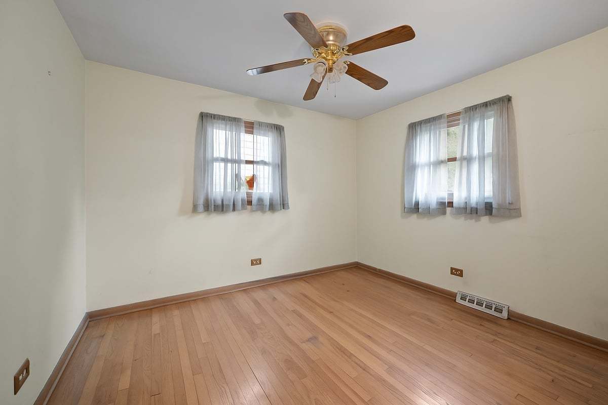 1417 S Busse Road, Mount Prospect, IL 60056