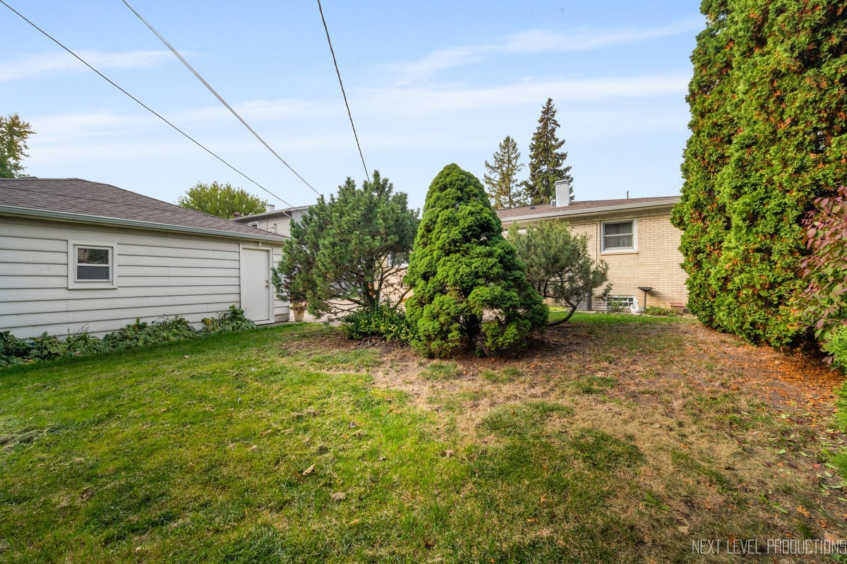 1417 S Busse Road, Mount Prospect, IL 60056