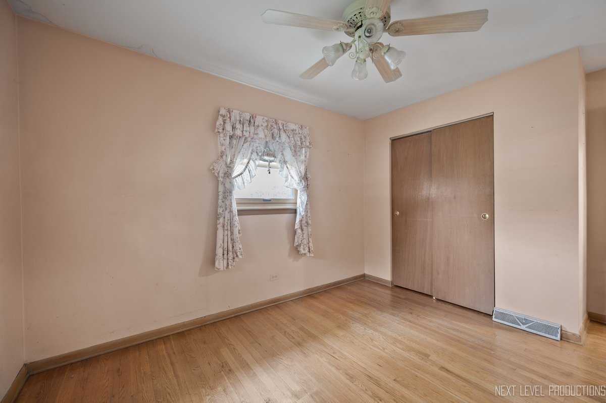 1417 S Busse Road, Mount Prospect, IL 60056