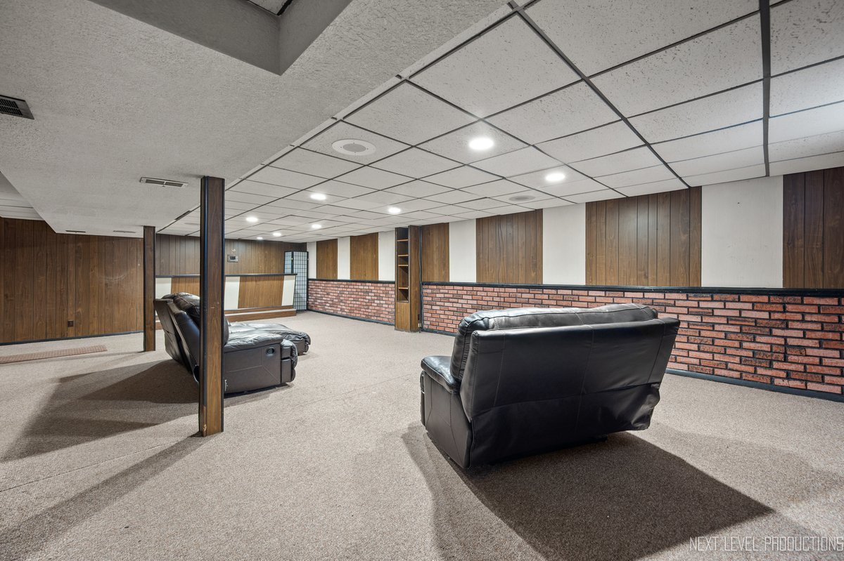 1417 S Busse Road, Mount Prospect, IL 60056