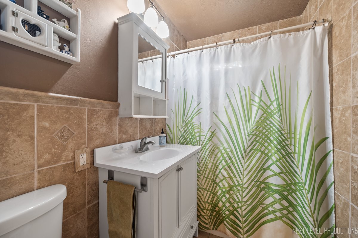 1417 S Busse Road, Mount Prospect, IL 60056