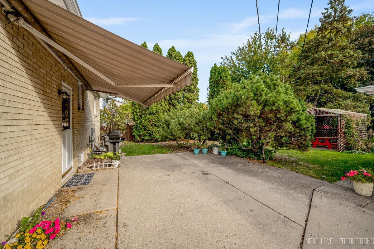 1417 S Busse Road, Mount Prospect, IL 60056