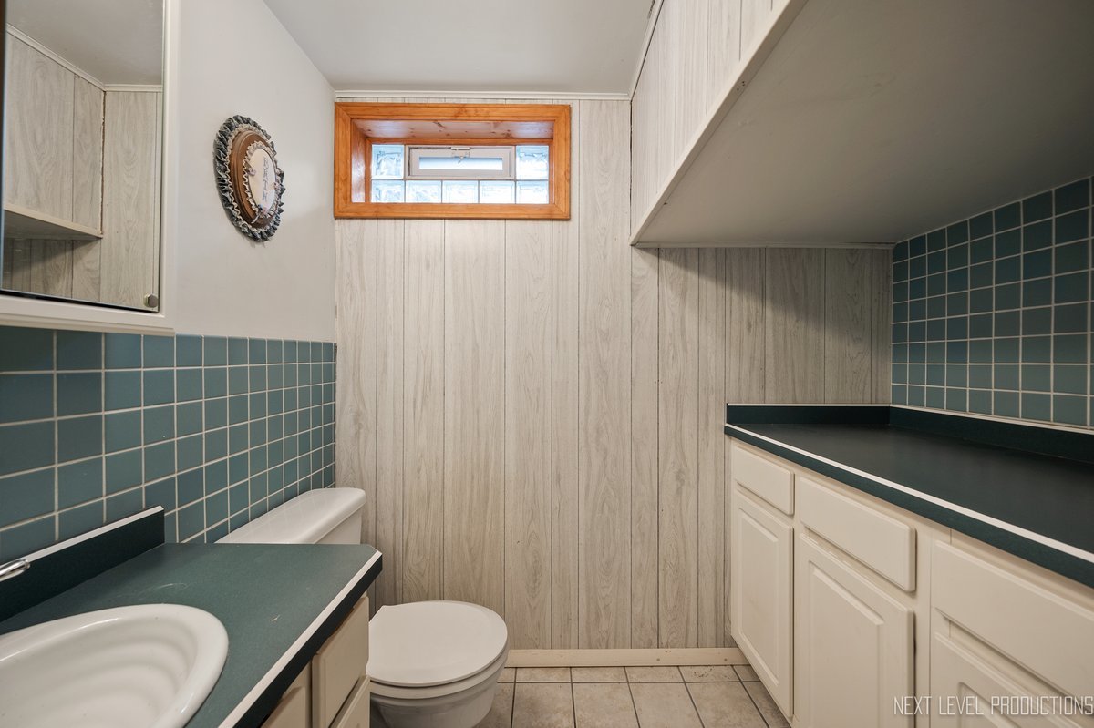 1417 S Busse Road, Mount Prospect, IL 60056