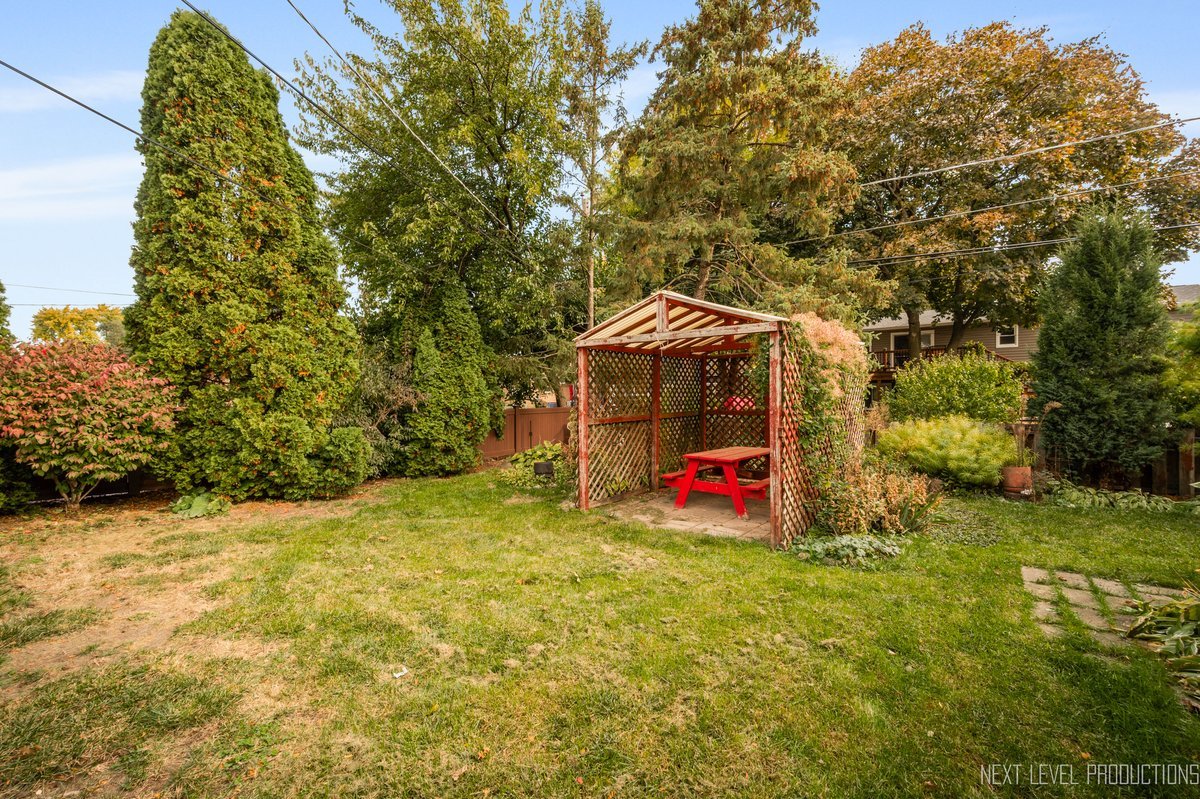 1417 S Busse Road, Mount Prospect, IL 60056