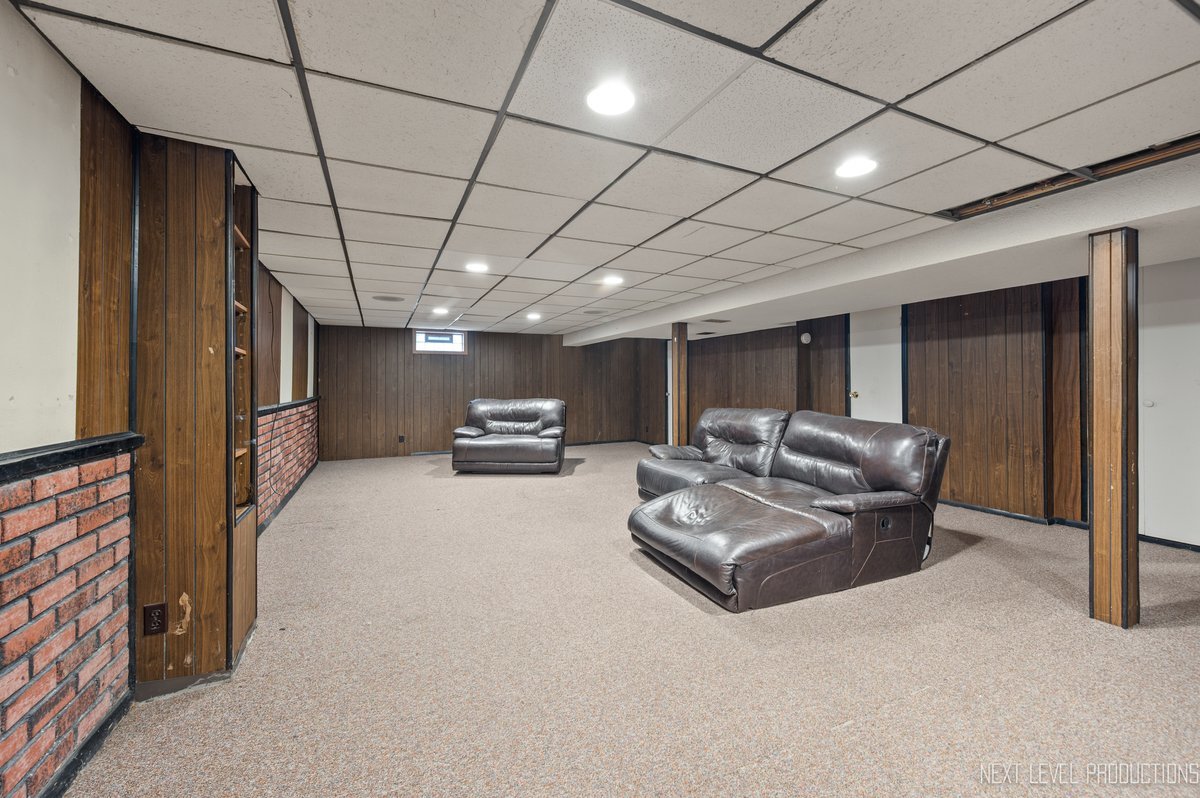 1417 S Busse Road, Mount Prospect, IL 60056