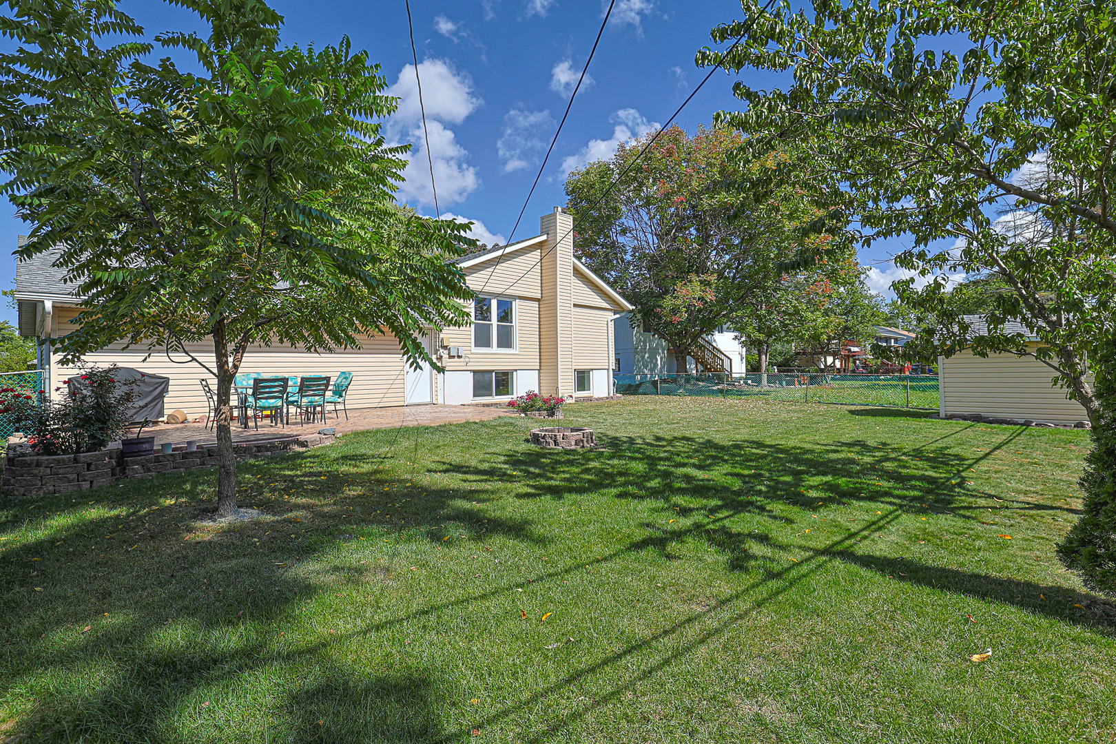 819 Robinson Avenue, Streamwood, IL 60107