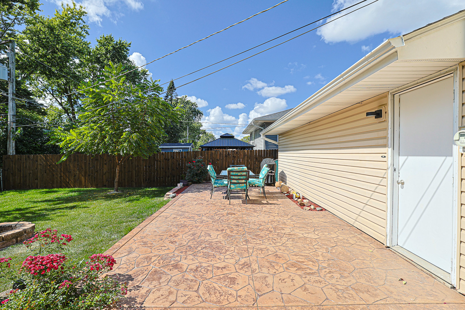 819 Robinson Avenue, Streamwood, IL 60107