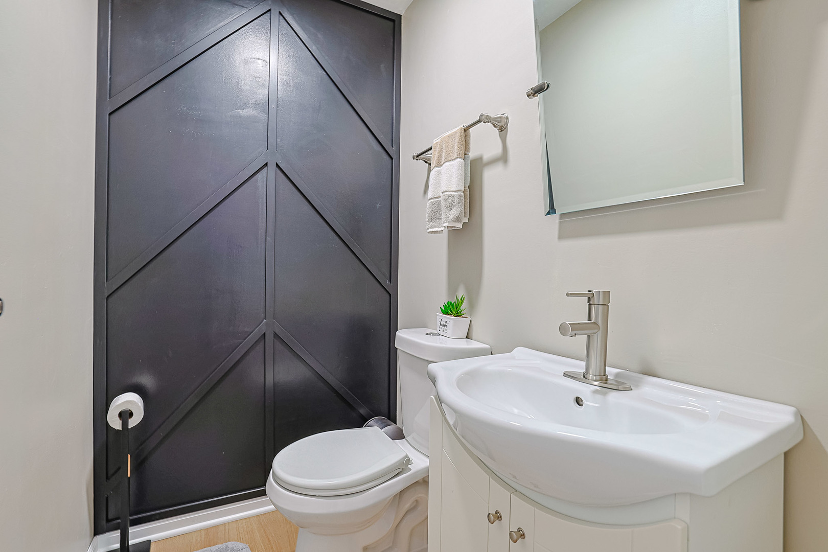 819 Robinson Avenue, Streamwood, IL 60107