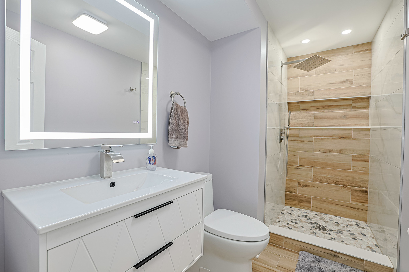 819 Robinson Avenue, Streamwood, IL 60107