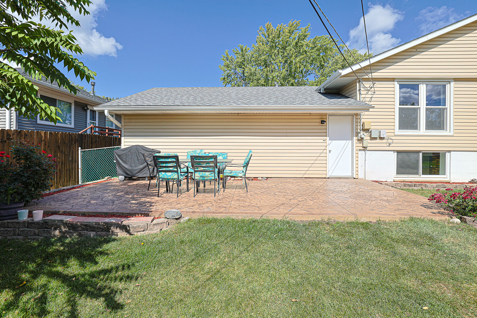 819 Robinson Avenue, Streamwood, IL 60107