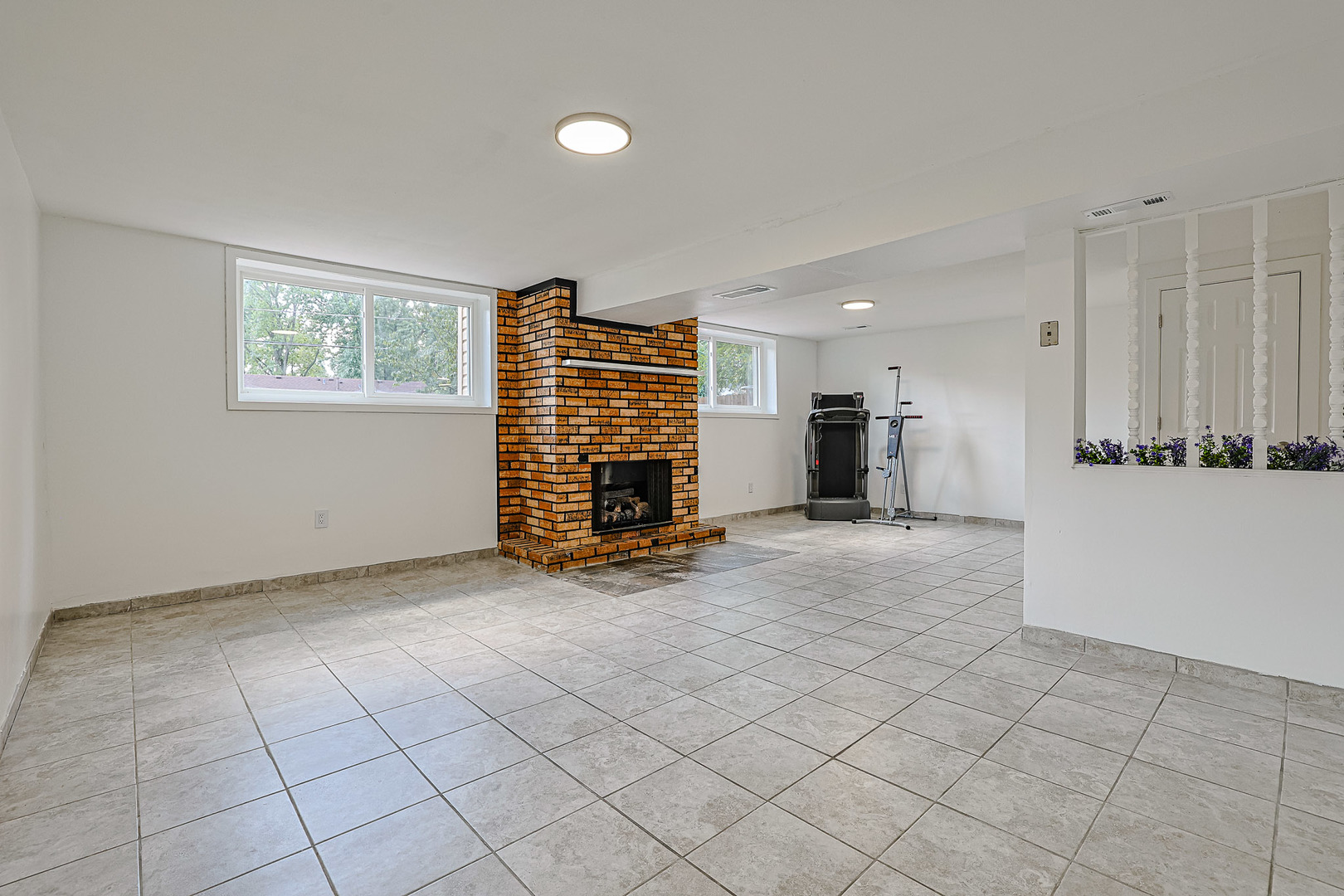 819 Robinson Avenue, Streamwood, IL 60107