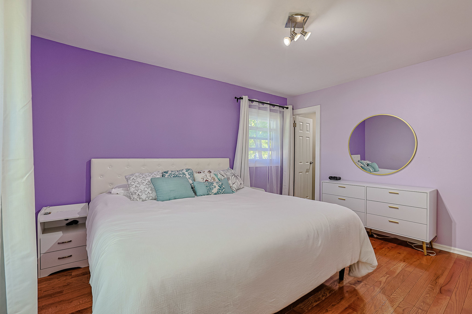 819 Robinson Avenue, Streamwood, IL 60107