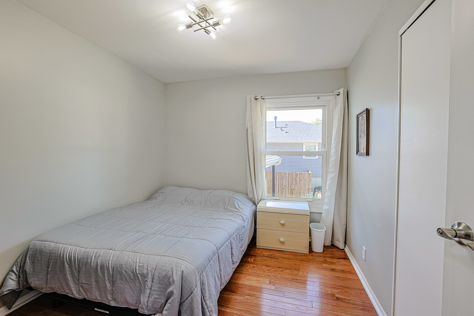 819 Robinson Avenue, Streamwood, IL 60107