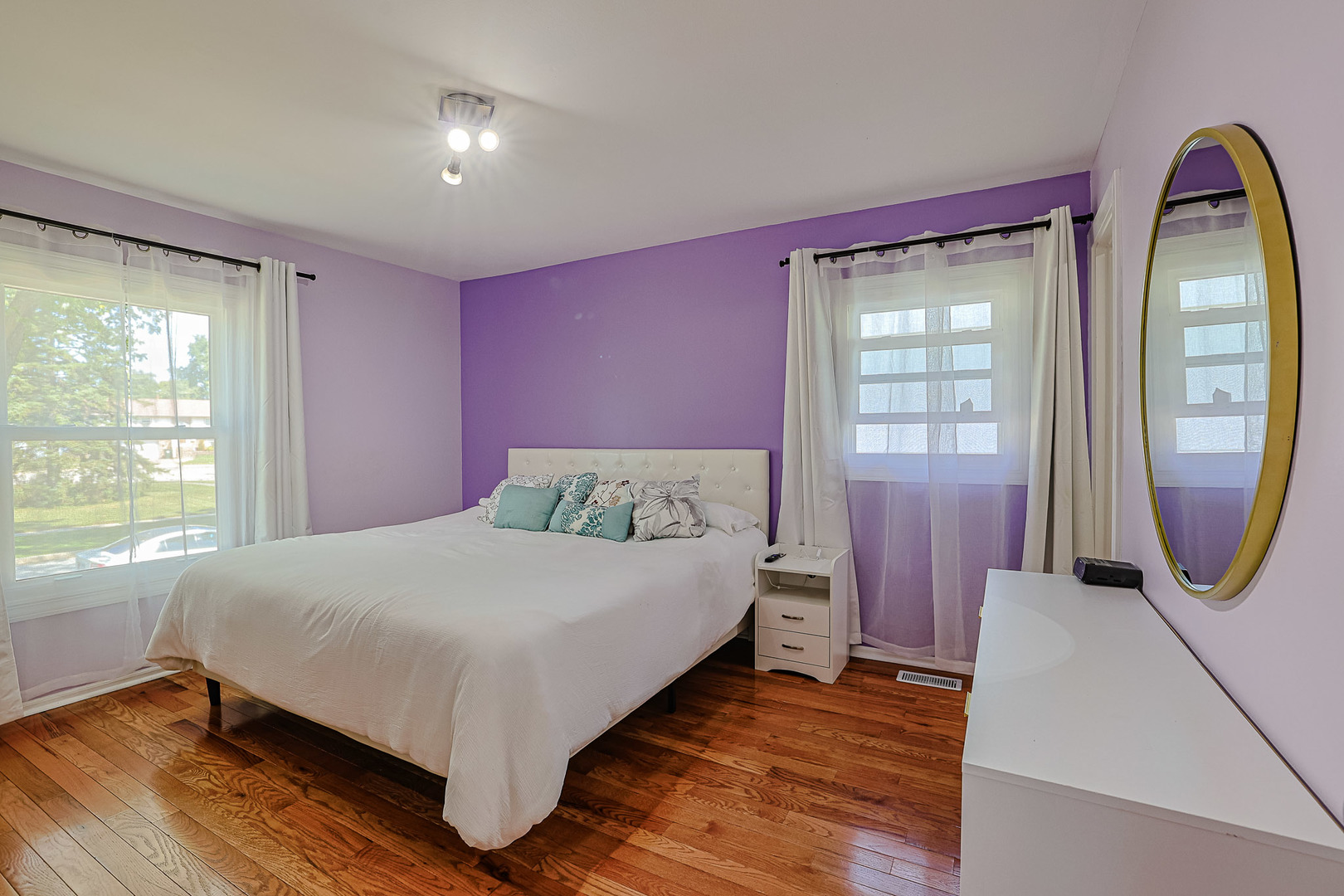 819 Robinson Avenue, Streamwood, IL 60107