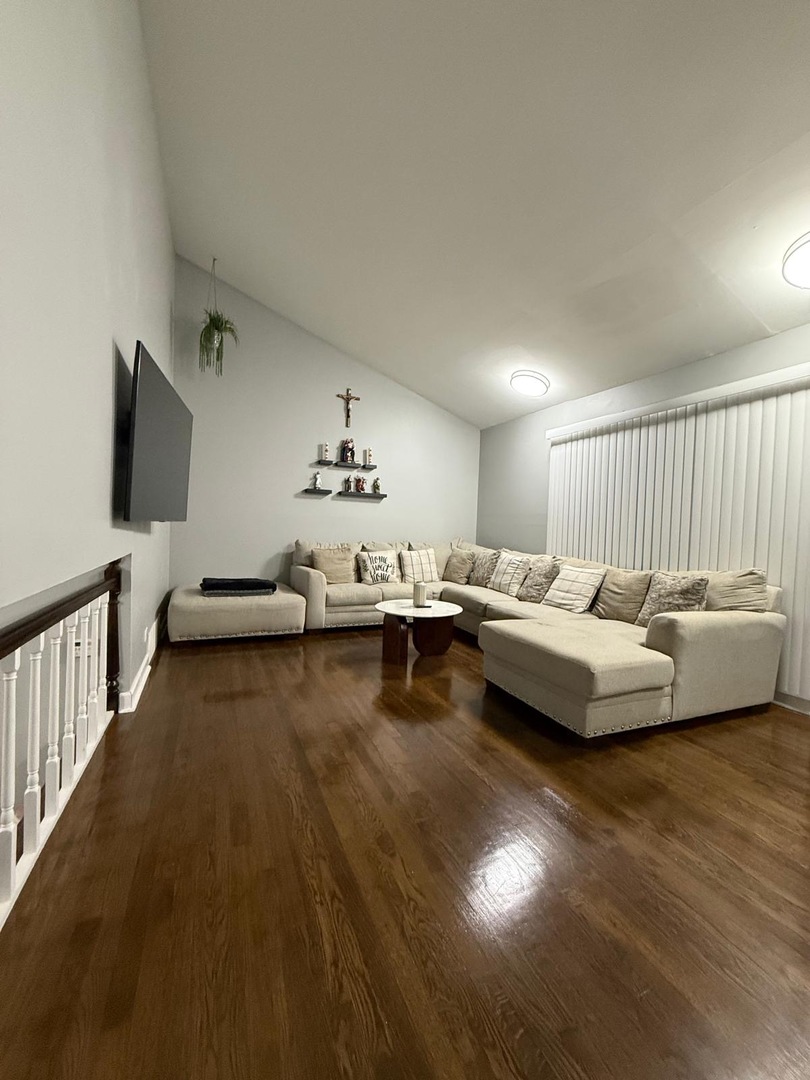 9428 N Oak Avenue, Des Plaines, IL 60016