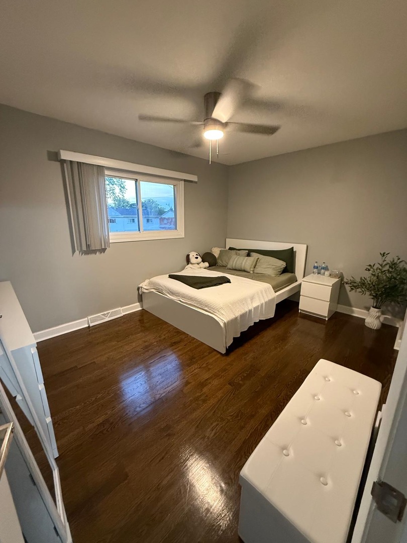 9428 N Oak Avenue, Des Plaines, IL 60016