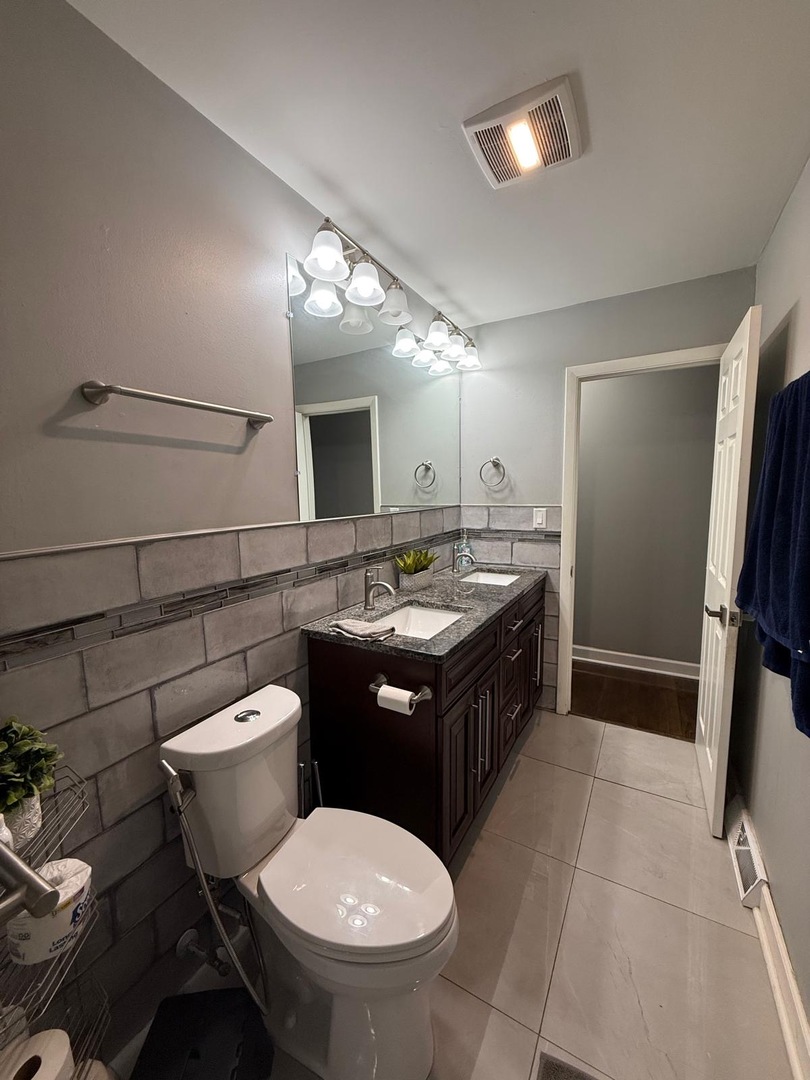 9428 N Oak Avenue, Des Plaines, IL 60016