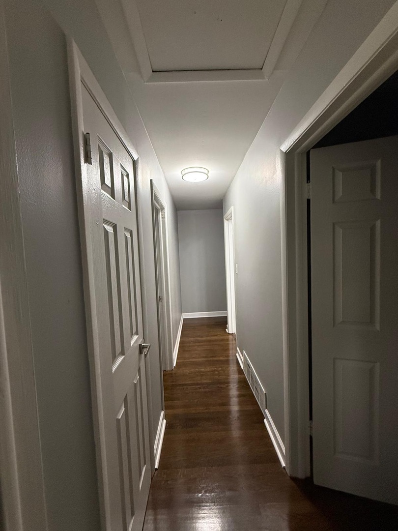 9428 N Oak Avenue, Des Plaines, IL 60016