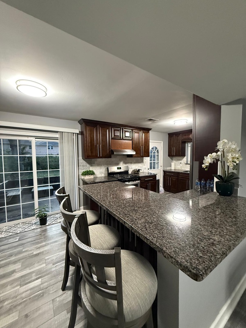 9428 N Oak Avenue, Des Plaines, IL 60016