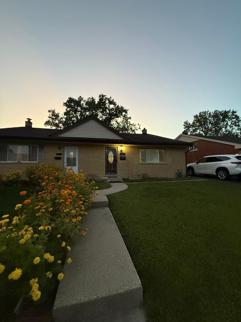 9428 N Oak Avenue, Des Plaines, IL 60016