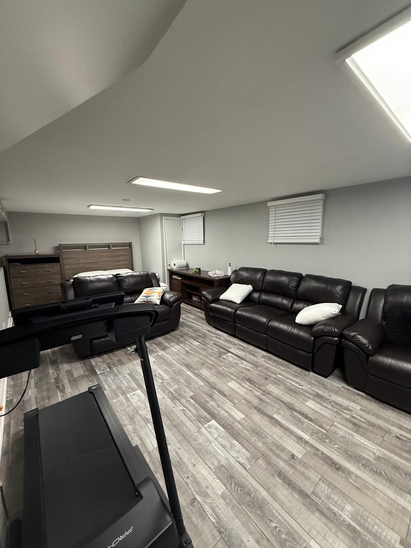 9428 N Oak Avenue, Des Plaines, IL 60016