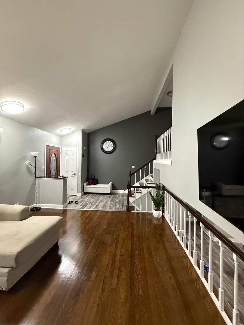 9428 N Oak Avenue, Des Plaines, IL 60016