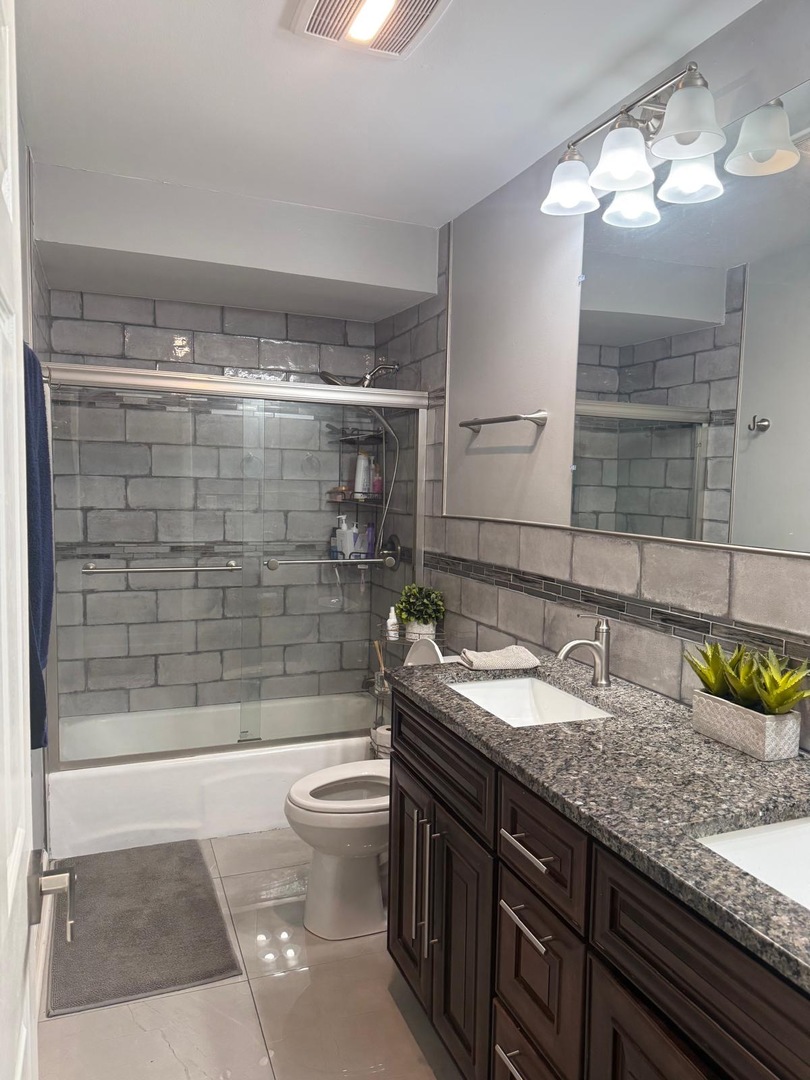 9428 N Oak Avenue, Des Plaines, IL 60016