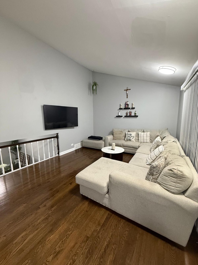 9428 N Oak Avenue, Des Plaines, IL 60016