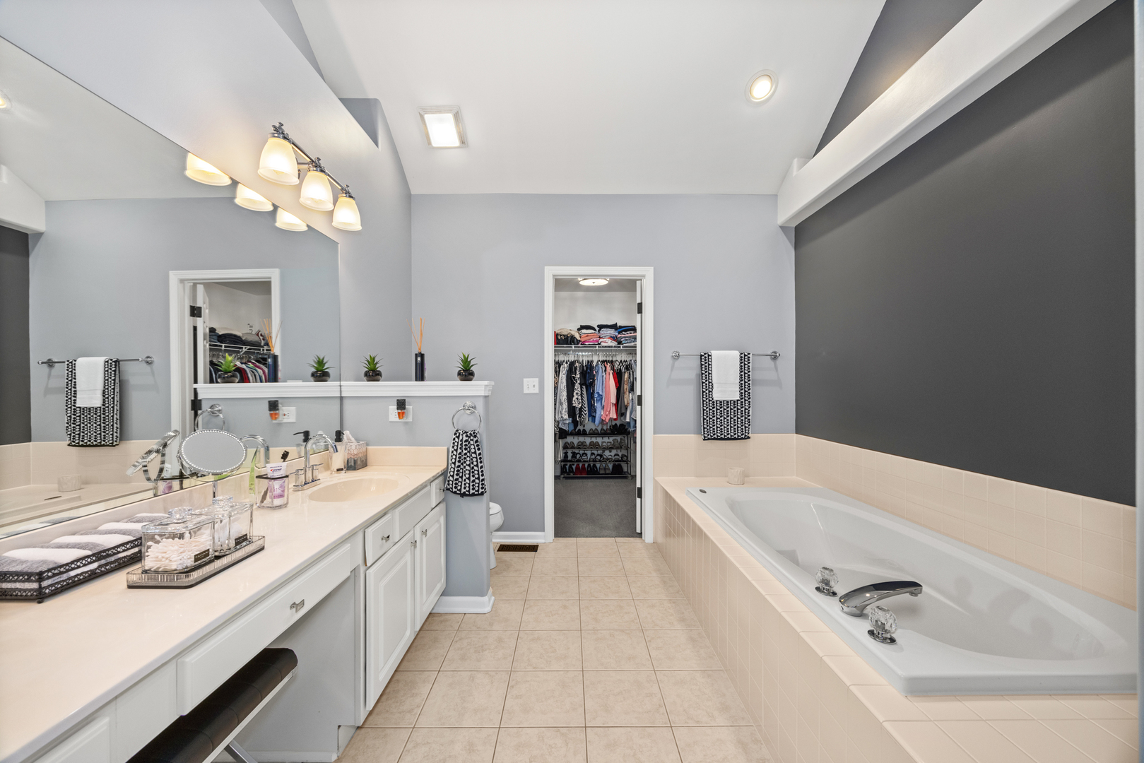 842 N Maple Avenue, Palatine, IL 60067