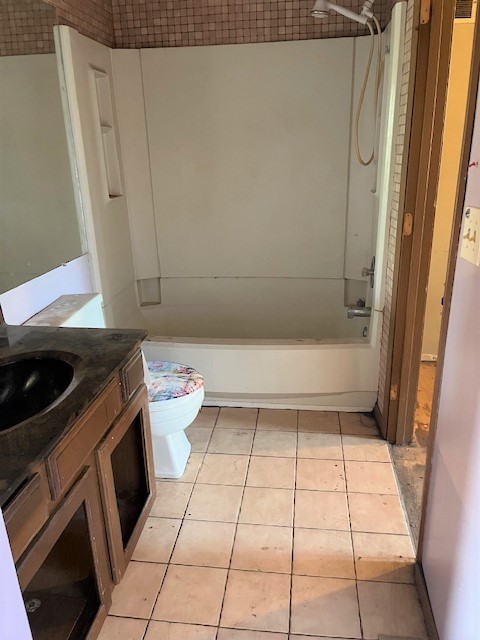 28 Chaucer Lane, Streamwood, IL 60107