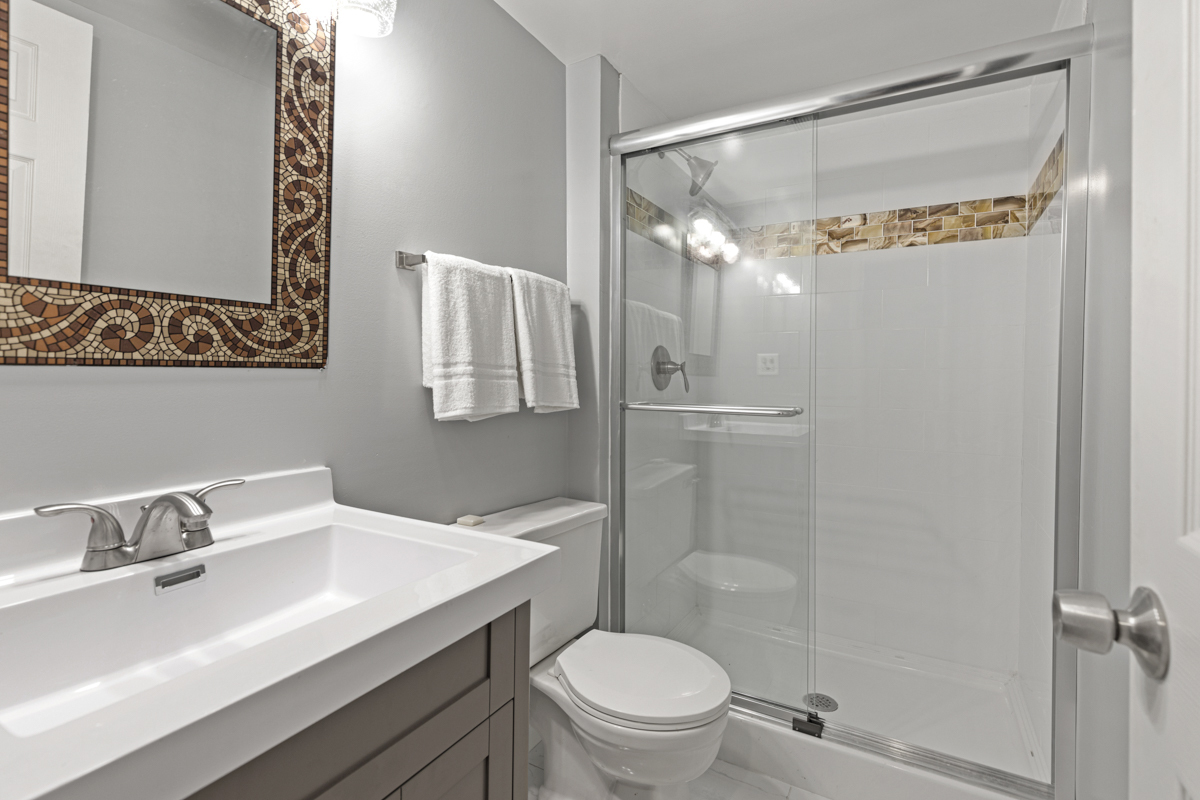 7170 East Avenue, Hanover Park, IL 60133