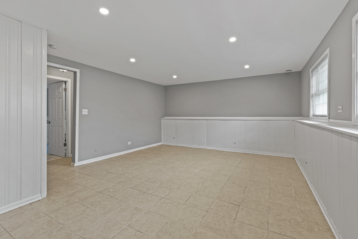 7170 East Avenue, Hanover Park, IL 60133