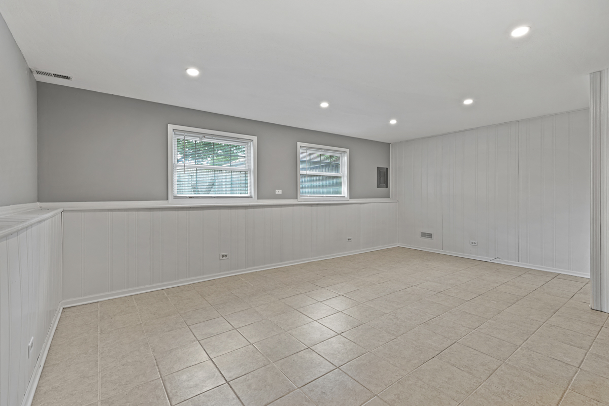 7170 East Avenue, Hanover Park, IL 60133