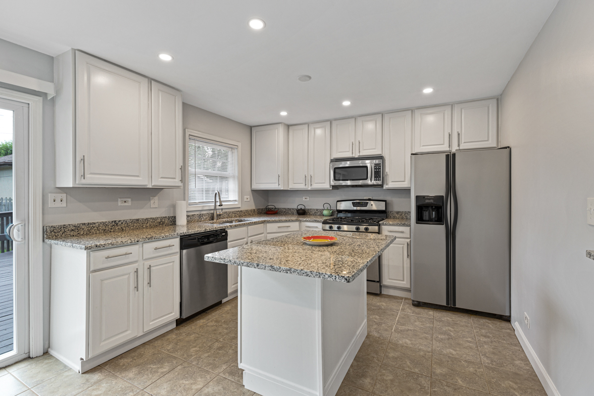 7170 East Avenue, Hanover Park, IL 60133