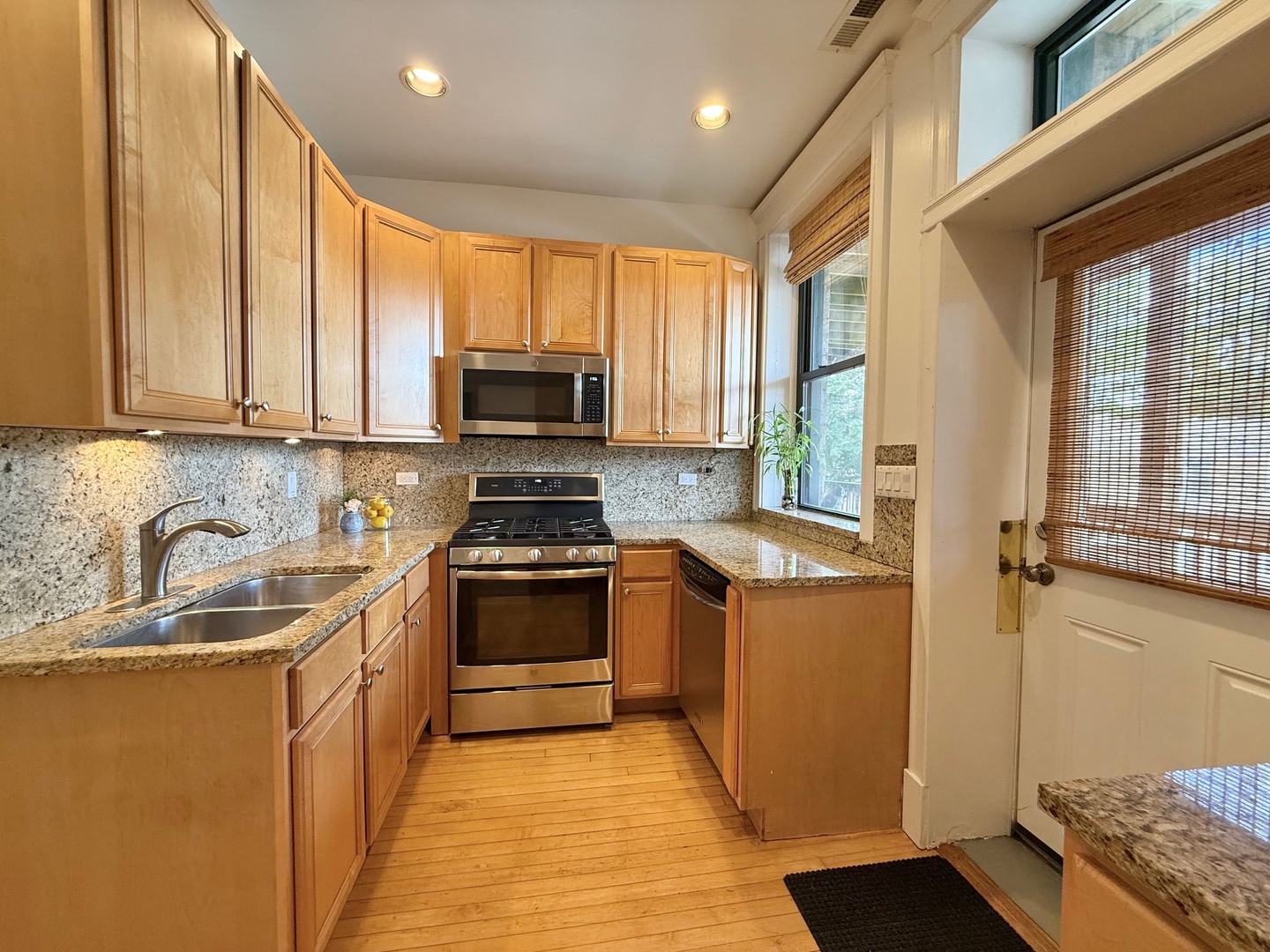 2918 W LOGAN Boulevard #2E, Chicago, IL 60647
