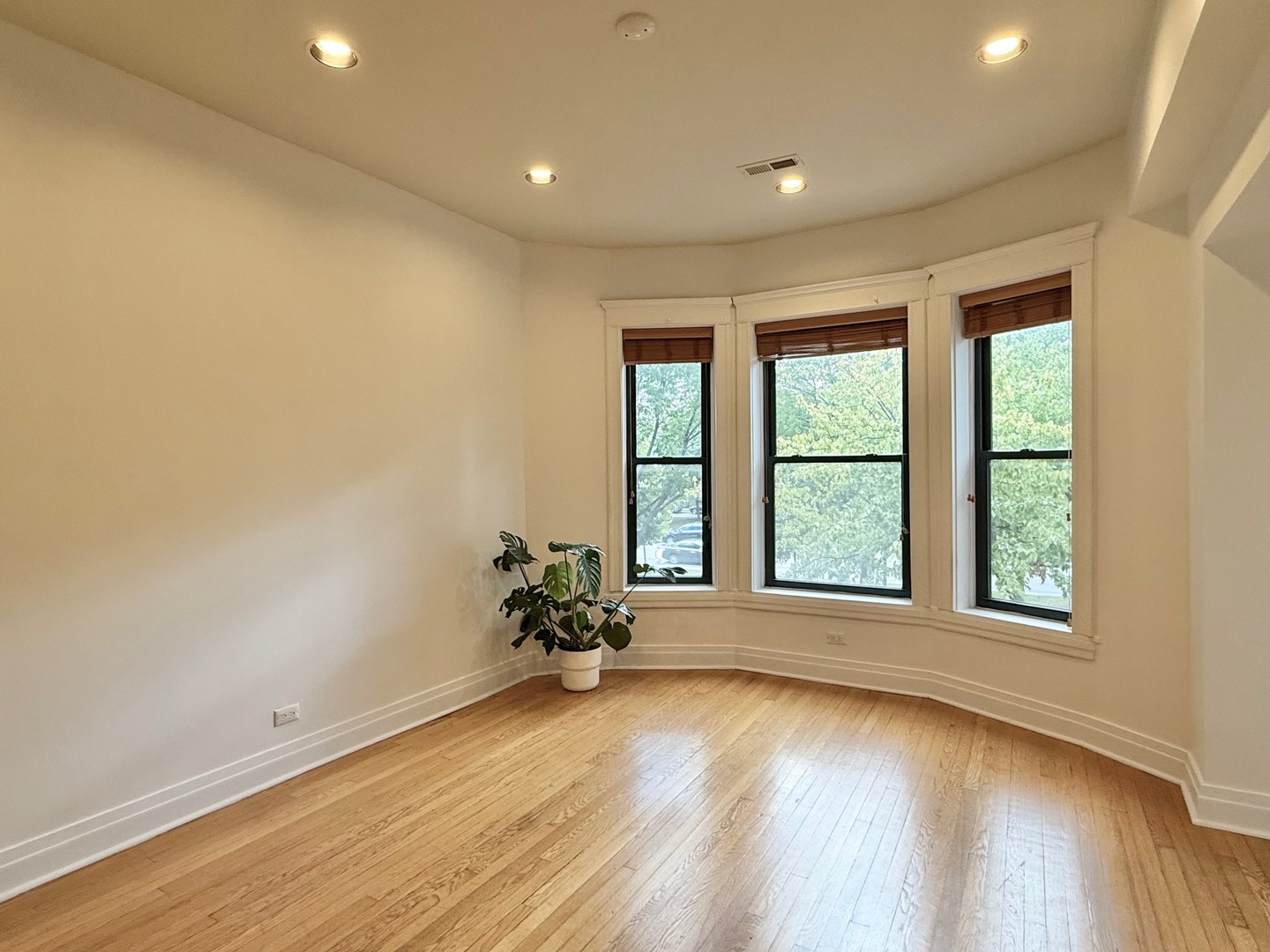 2918 W LOGAN Boulevard #2E, Chicago, IL 60647