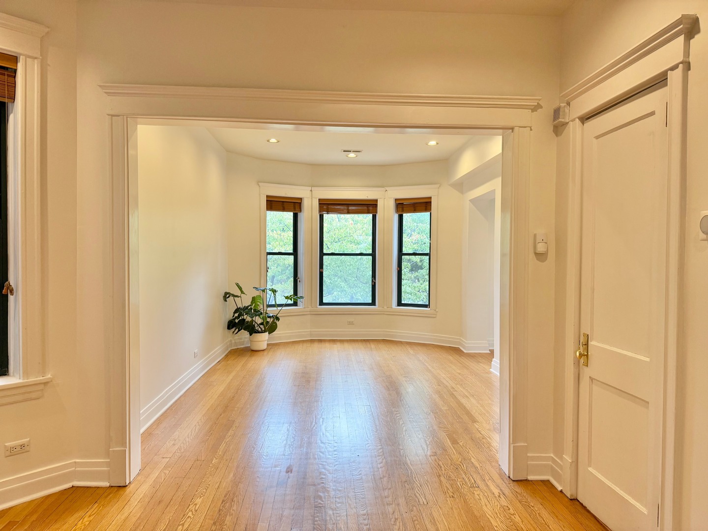 2918 W LOGAN Boulevard #2E, Chicago, IL 60647