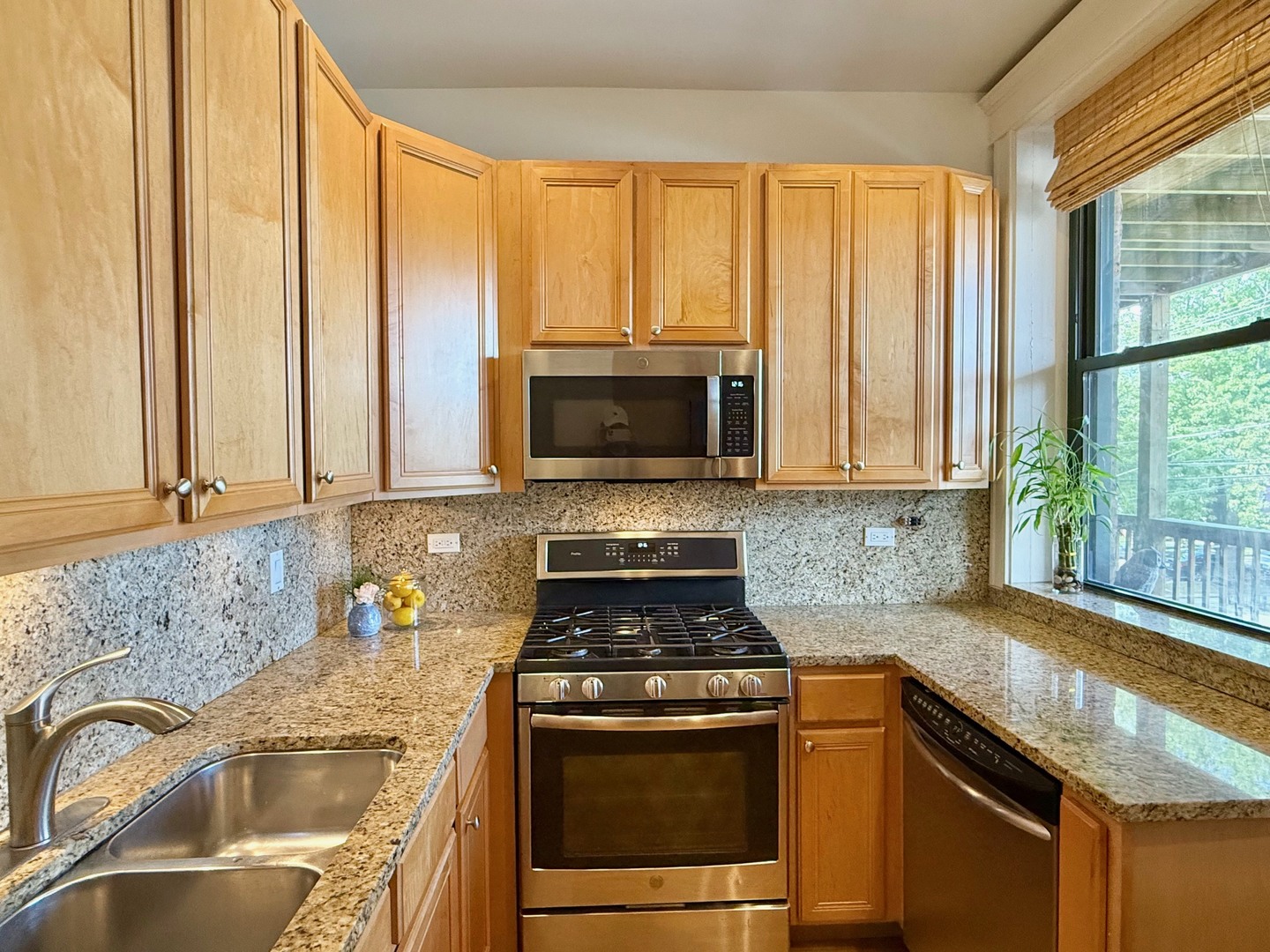 2918 W LOGAN Boulevard #2E, Chicago, IL 60647